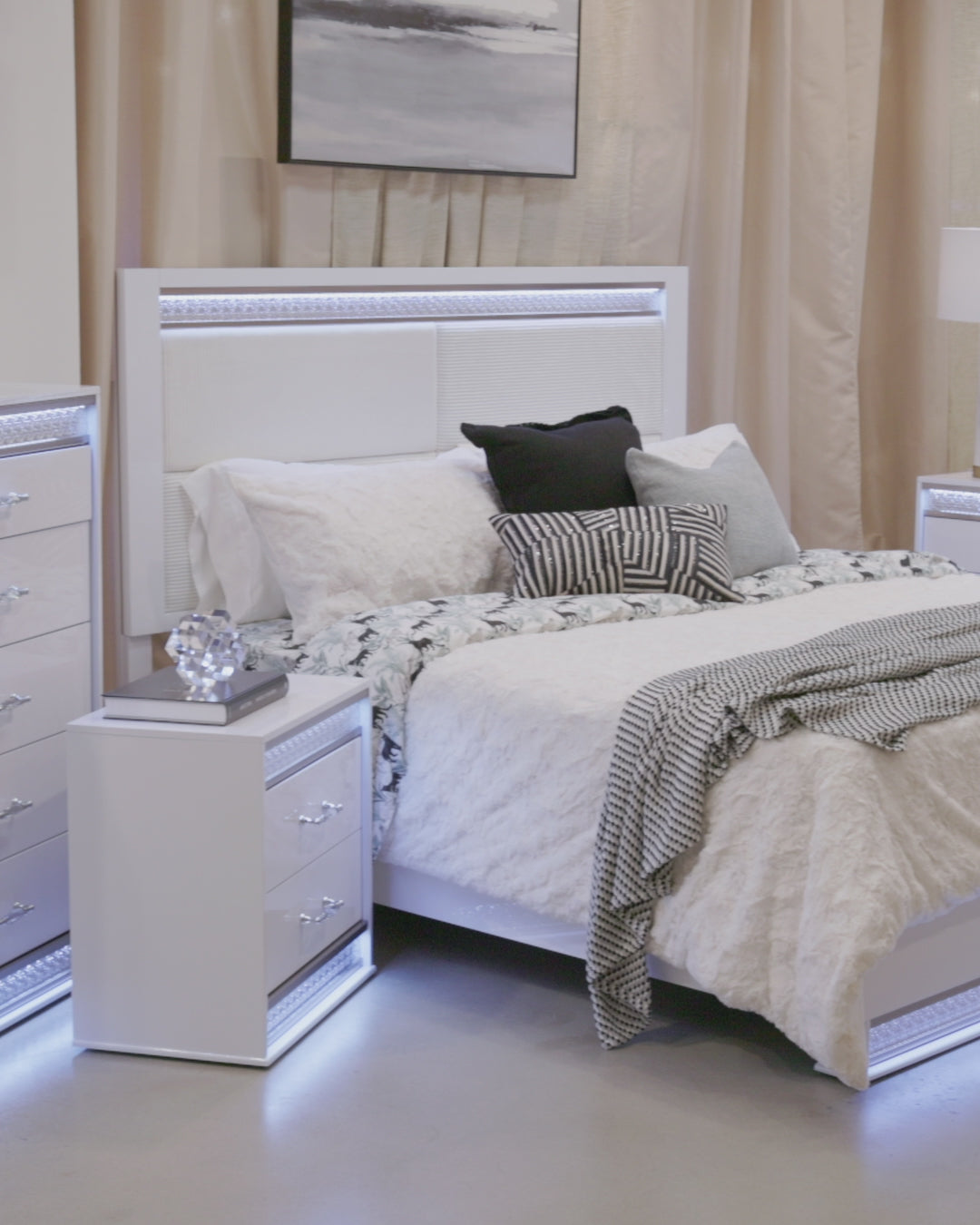 Glam Queen Bed White